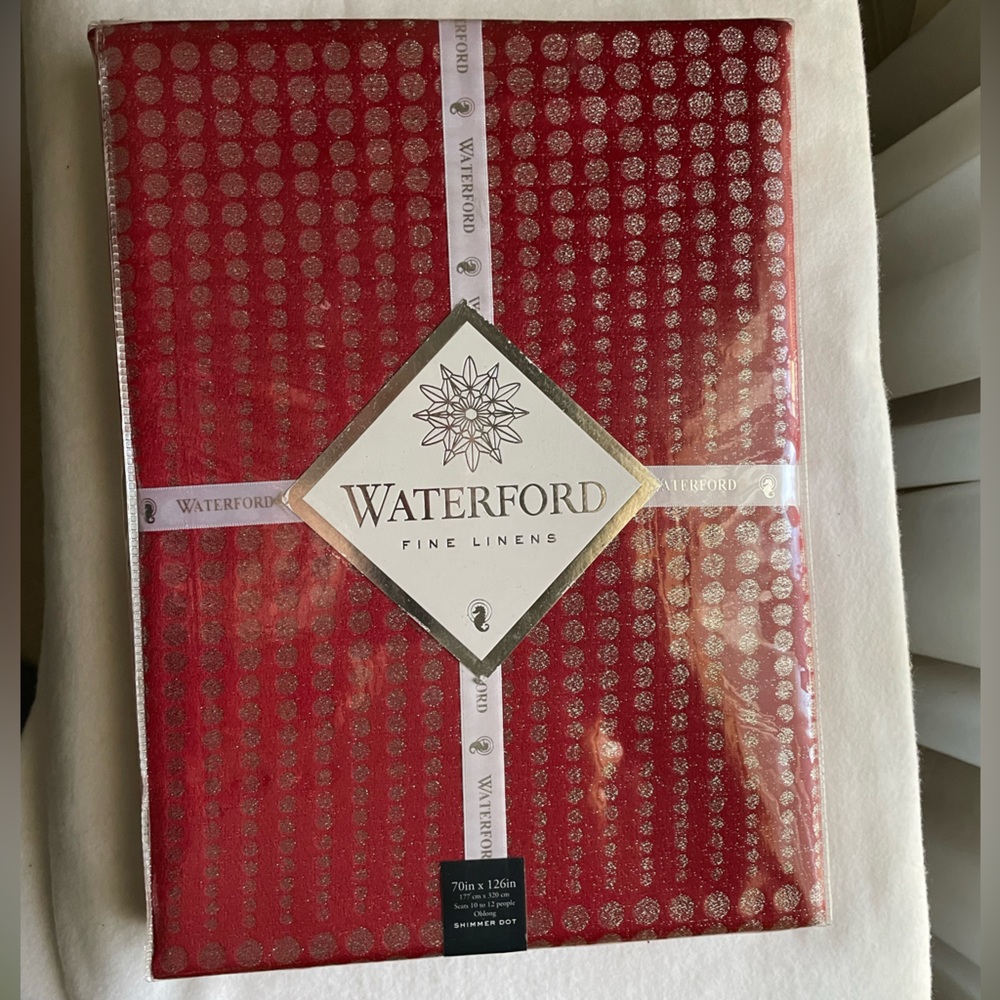 NWT Waterford Shimmer Dot Tablecloth.  70 in x 126 in